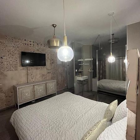 Love Room Mille Et Une Nuits ناربون المظهر الخارجي الصورة