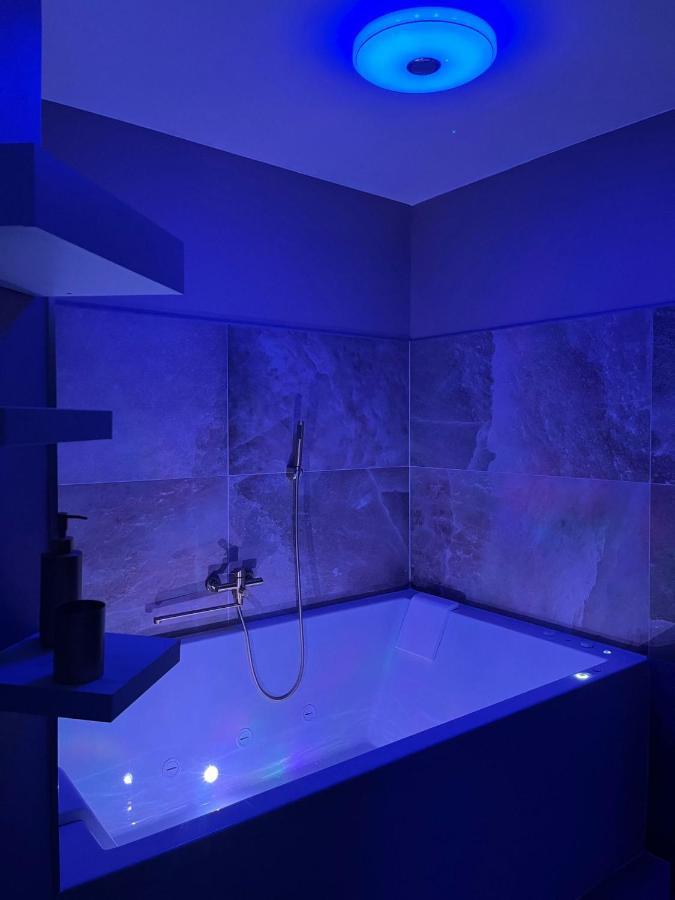 Love Room Mille Et Une Nuits ناربون المظهر الخارجي الصورة